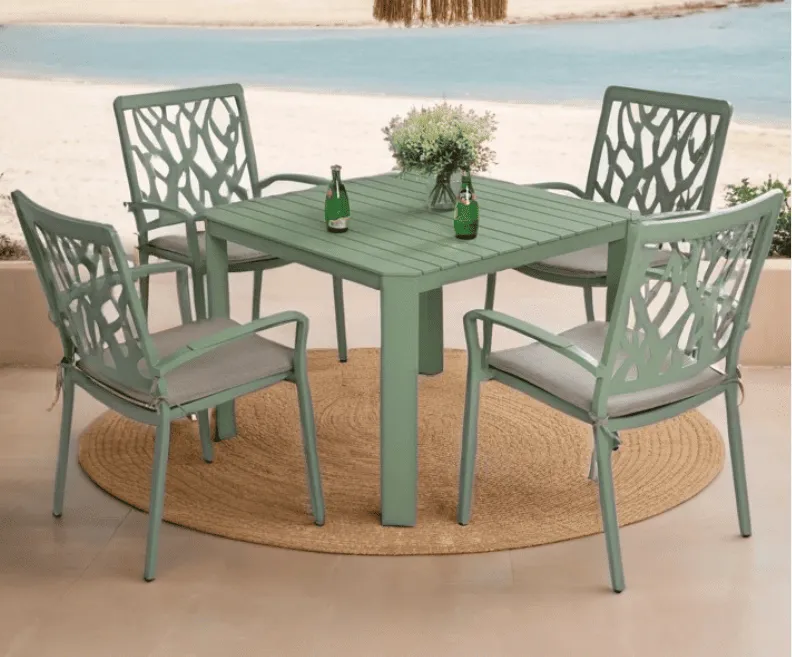 4-person Patio Dining Table And Chair Set Green